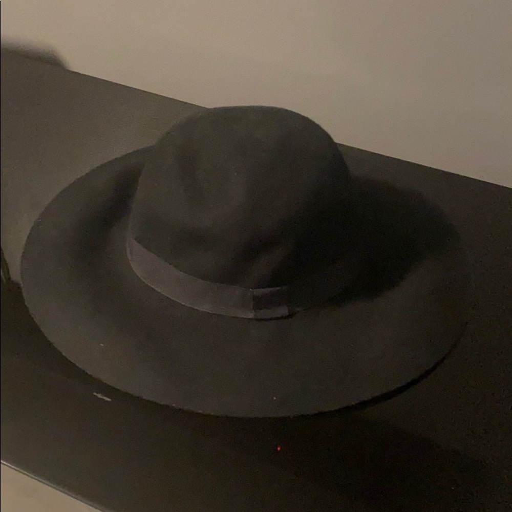 Black fedora hat